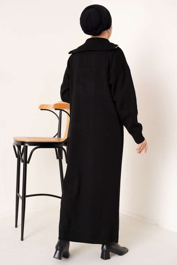 Strickkleid mit Halbreißverschluss / Schwarz