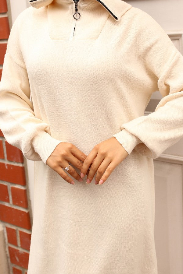 Strickkleid mit Halbreißverschluss / Beige