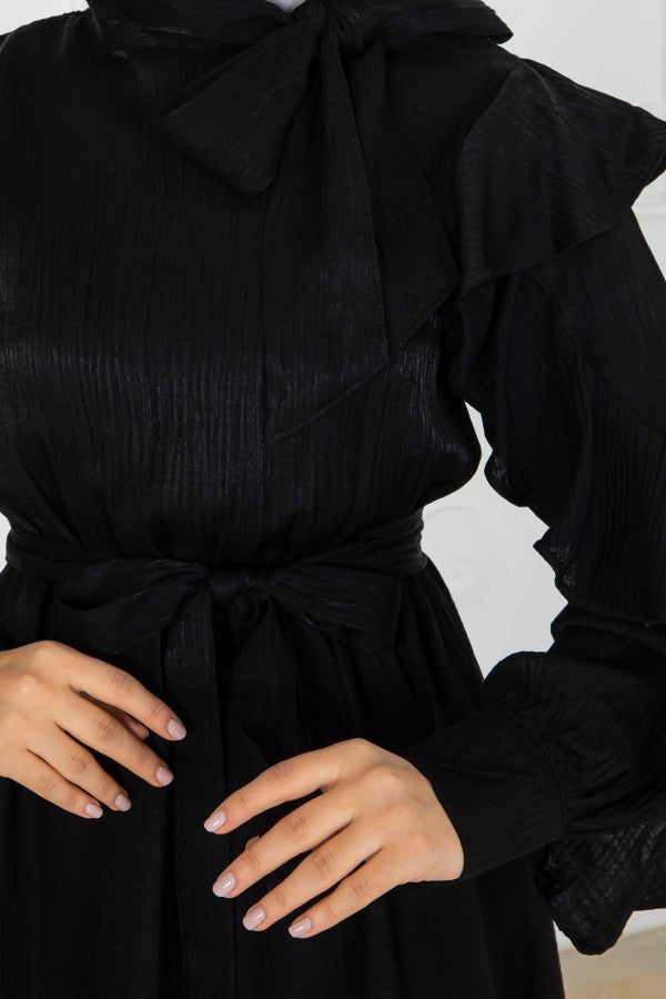 Kleid mit Firfir-Detail und Gürtel / Schwarz