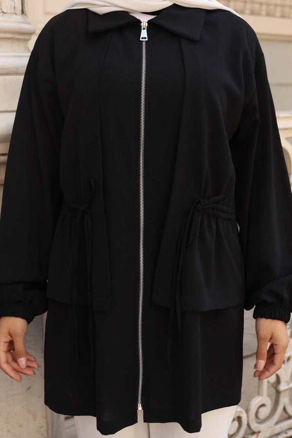 Jacke mit Gummizug und Reißverschluss / Schwarz