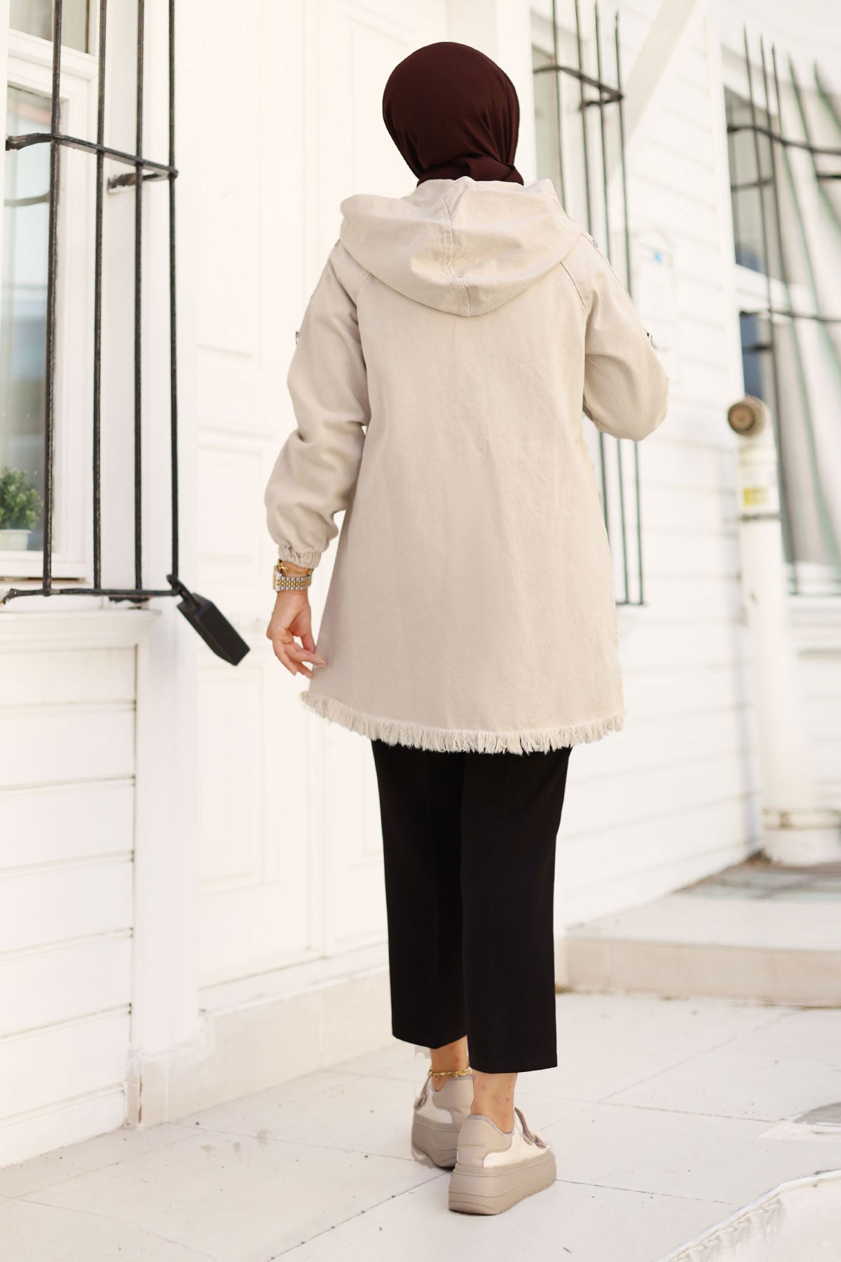 Jeansjacke kurz mit Knöpfe und Kapuze / Beige