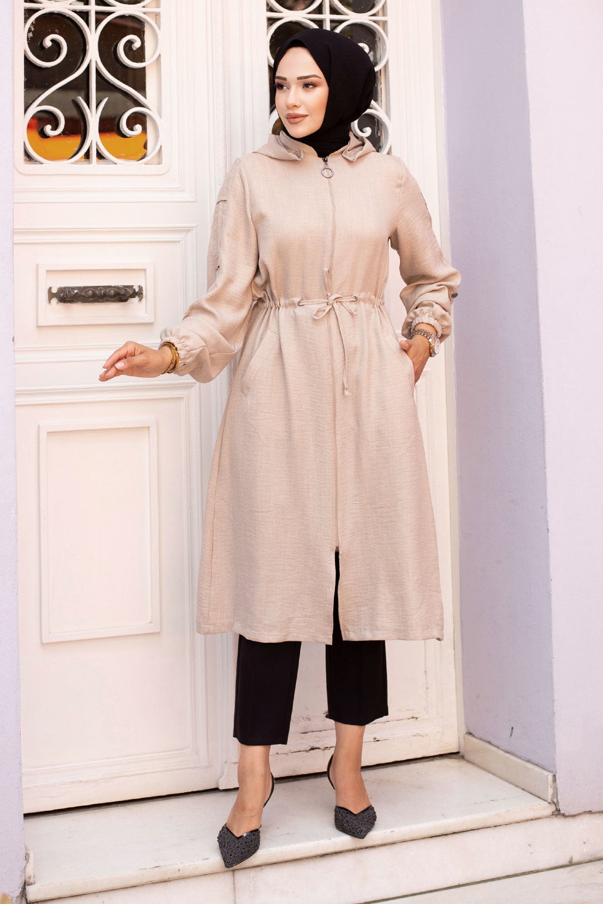 Jeansjacke lang mit Knöpfen und Kapuze / Beige