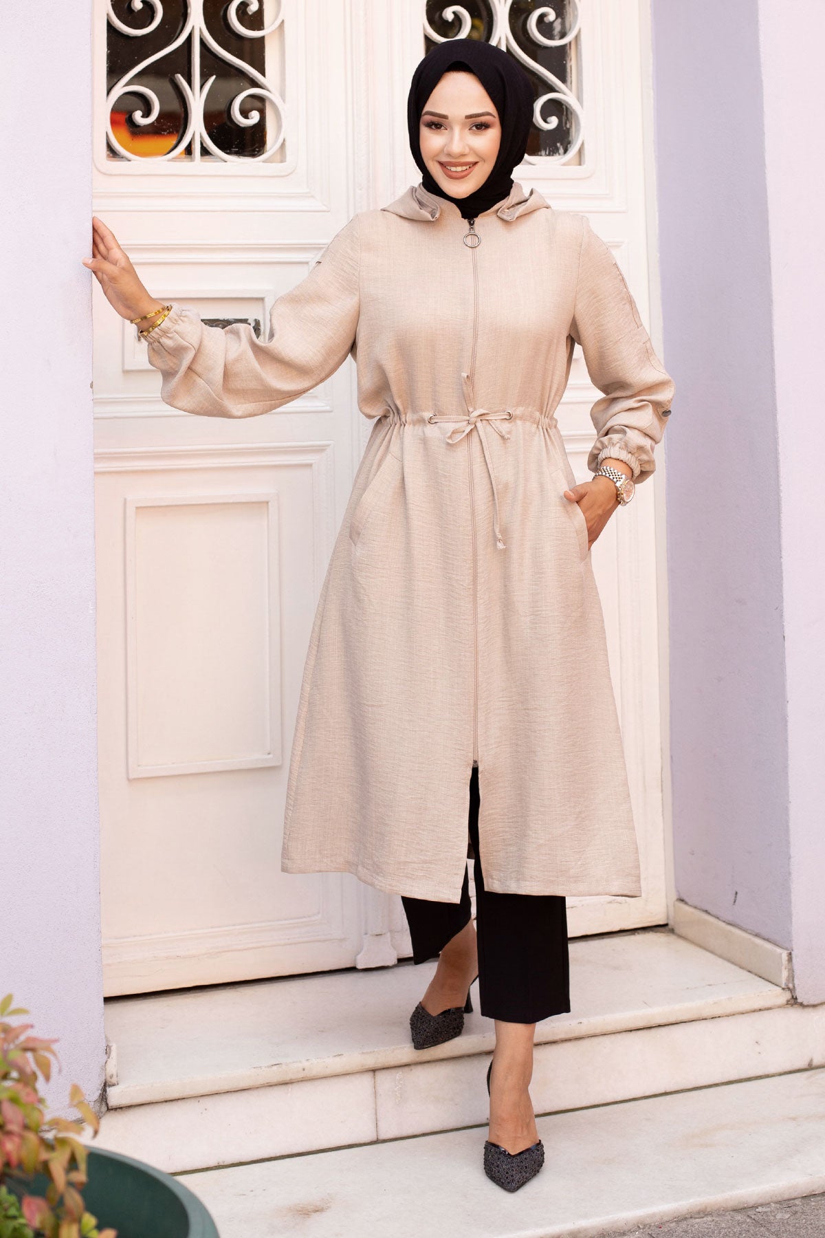 Jeansjacke lang mit Knöpfen und Kapuze / Beige
