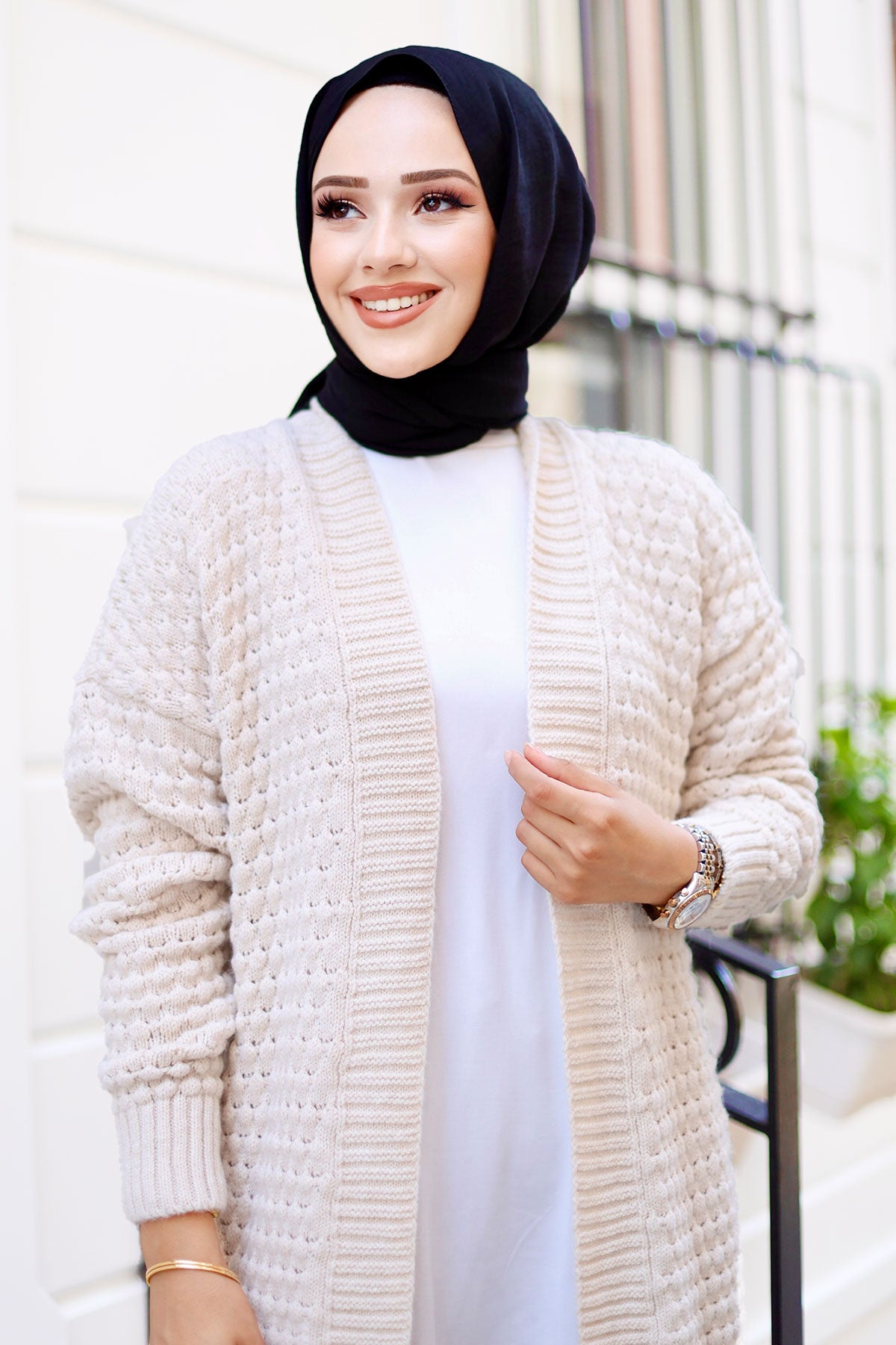 Strickjacke mit geprägtes Muster/Midilang / Beige