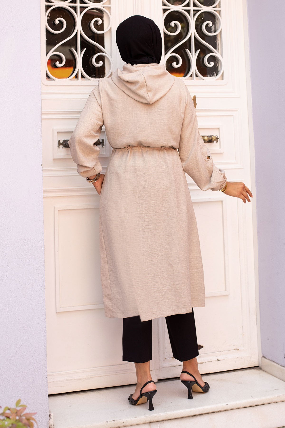 Jeansjacke lang mit Knöpfen und Kapuze / Beige