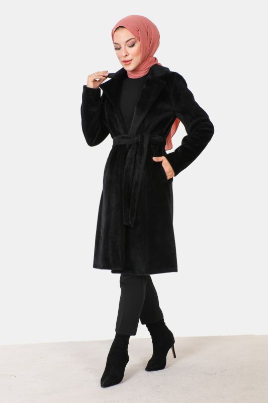 Flauschige Jacke mit Gürtel / Schwarz
