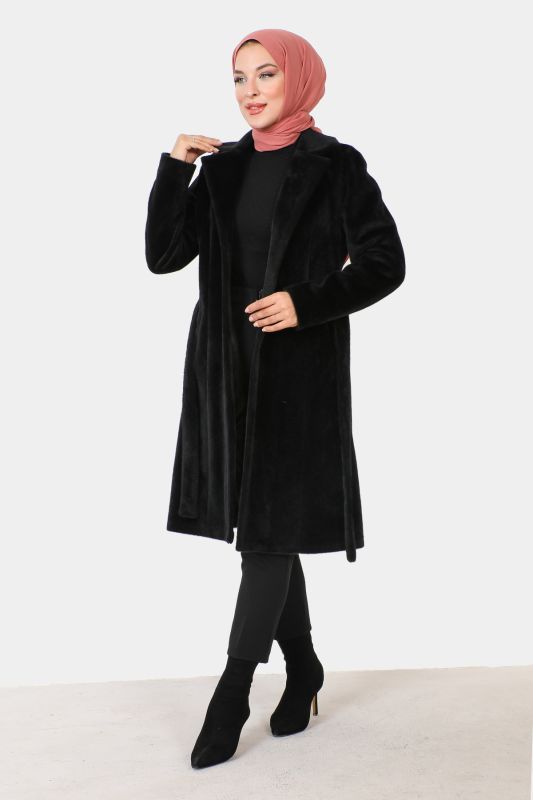 Flauschige Jacke mit Gürtel / Schwarz