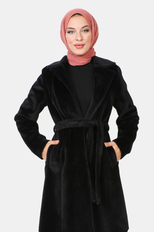 Flauschige Jacke mit Gürtel / Schwarz