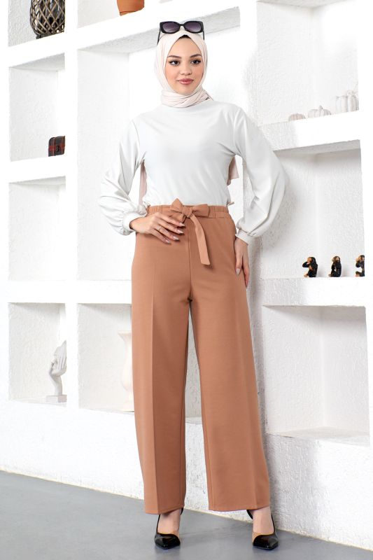 Weite Hose mit elastischer Taille / Camel