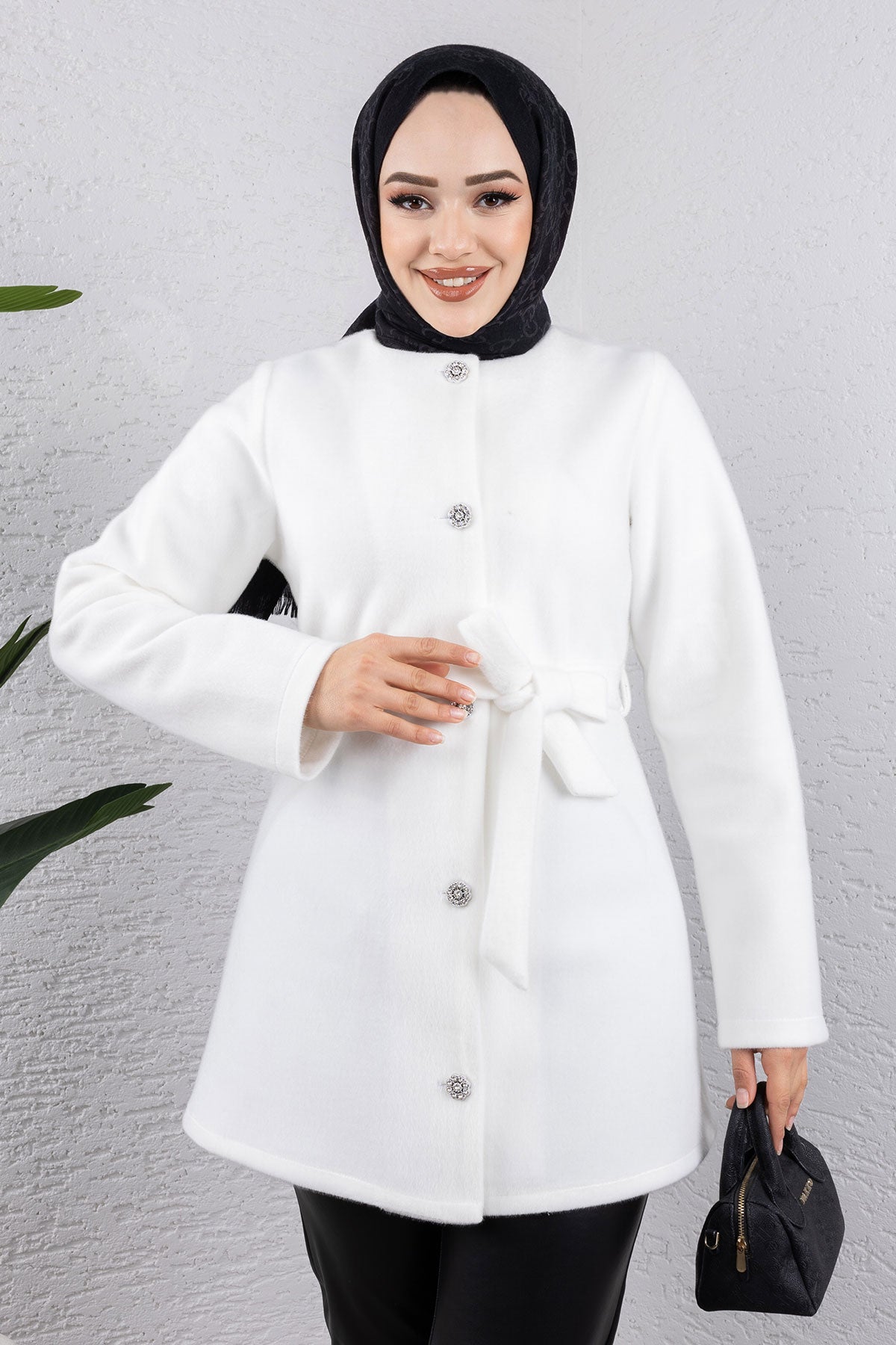Flauschige Jacke mit Knöpfen / Weiß