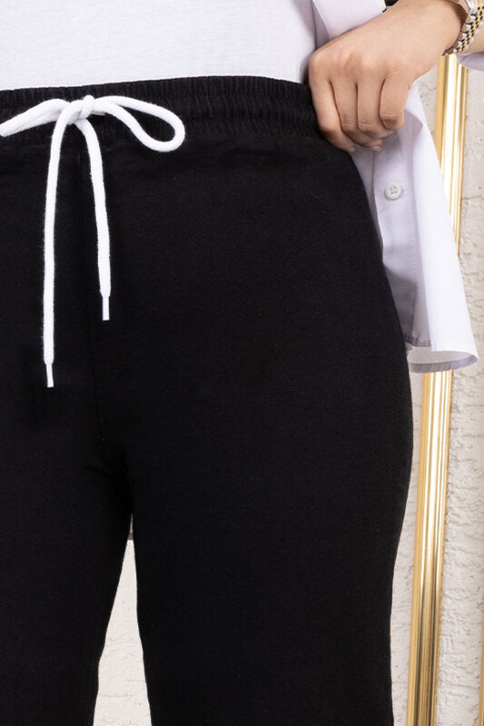 Weite Jeanshose mit Gummizug / Schwarz