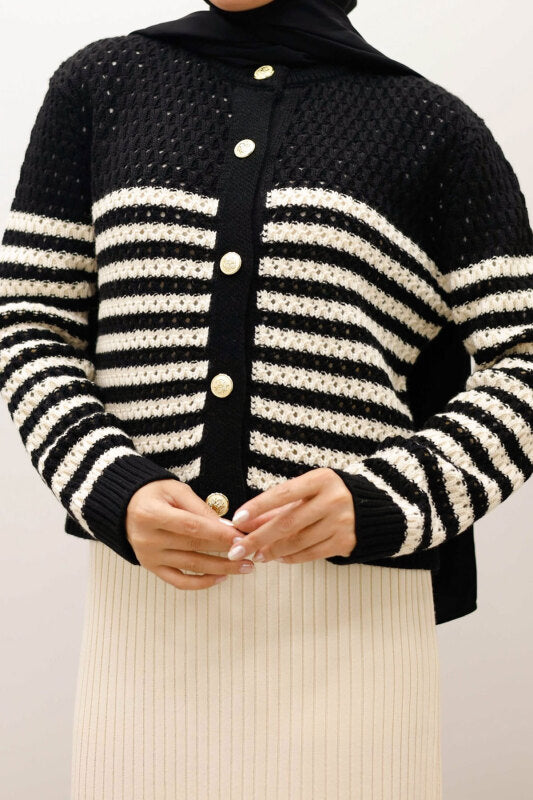 perforierte Strickjacke gestreift mit Knöpfen / Schwarz