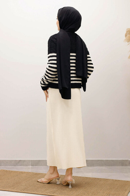 perforierte Strickjacke gestreift mit Knöpfen / Schwarz