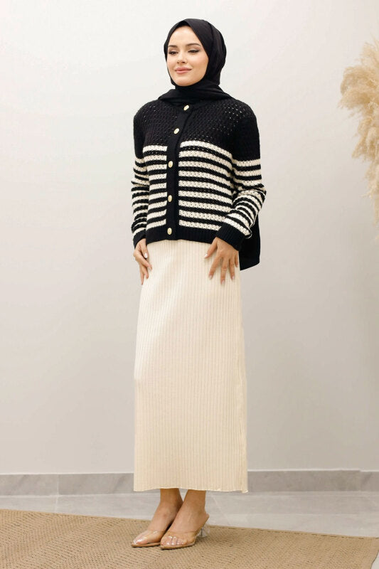 perforierte Strickjacke gestreift mit Knöpfen / Schwarz