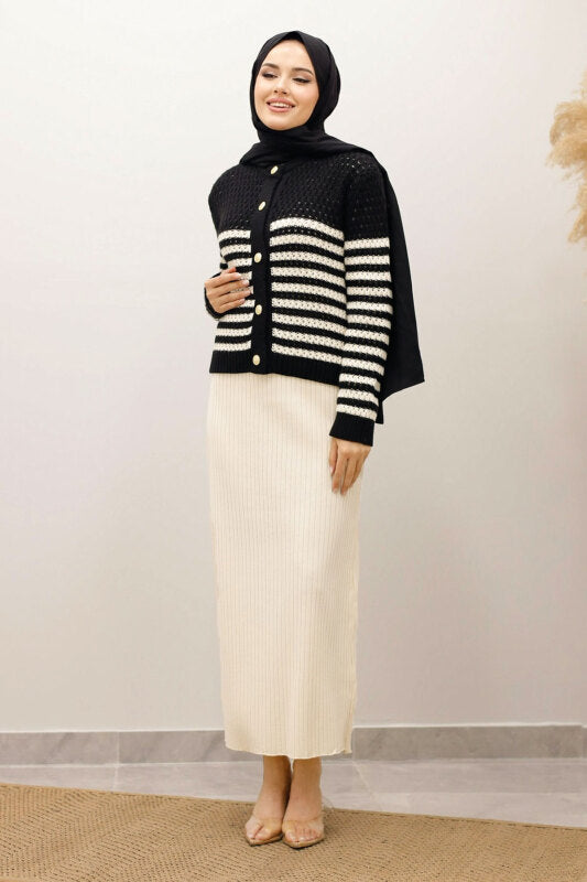 perforierte Strickjacke gestreift mit Knöpfen / Schwarz