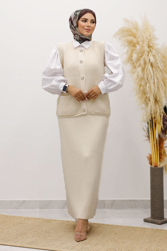 Strickweste mit Taschen und Knöpfen / Beige