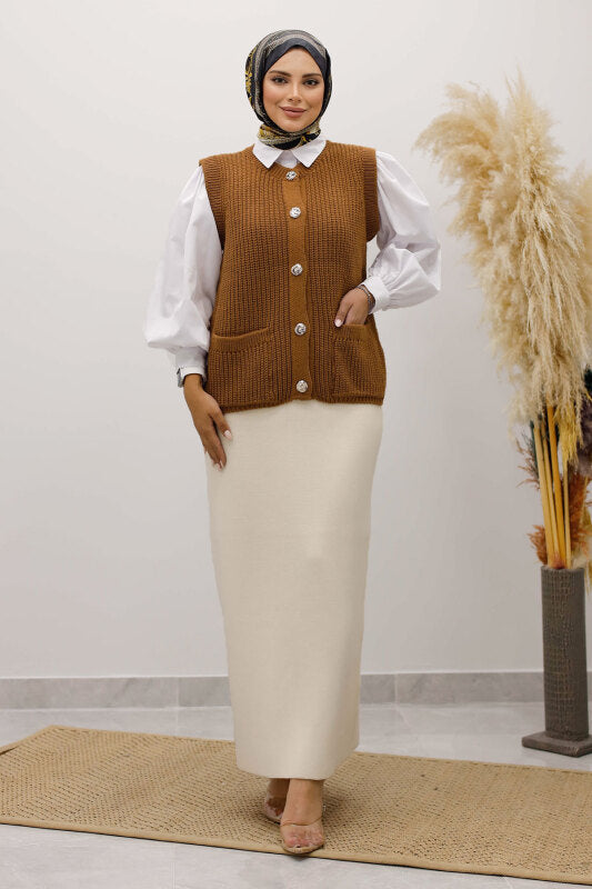 Strickweste mit Taschen und Knöpfen / Camel