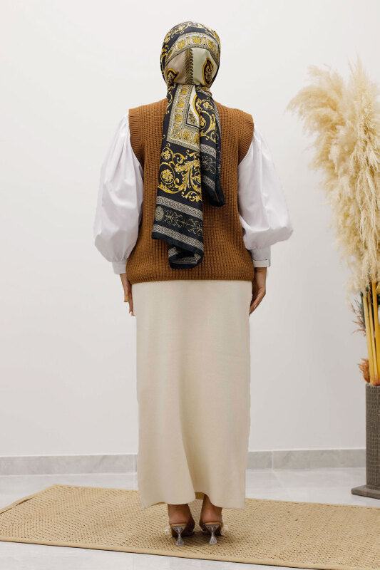 Strickweste mit Taschen und Knöpfen / Camel