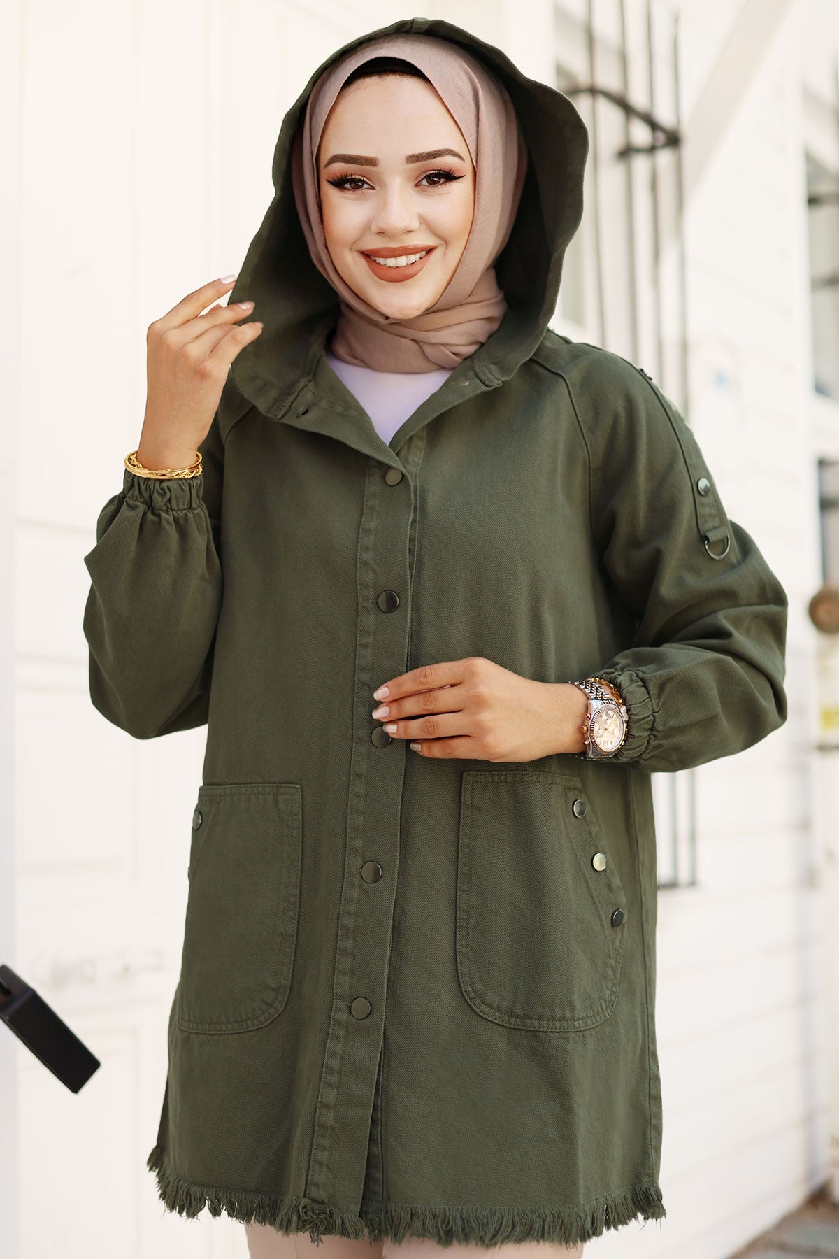 Jeansjacke kurz mit Knöpfe und Kapuze / Khaki
