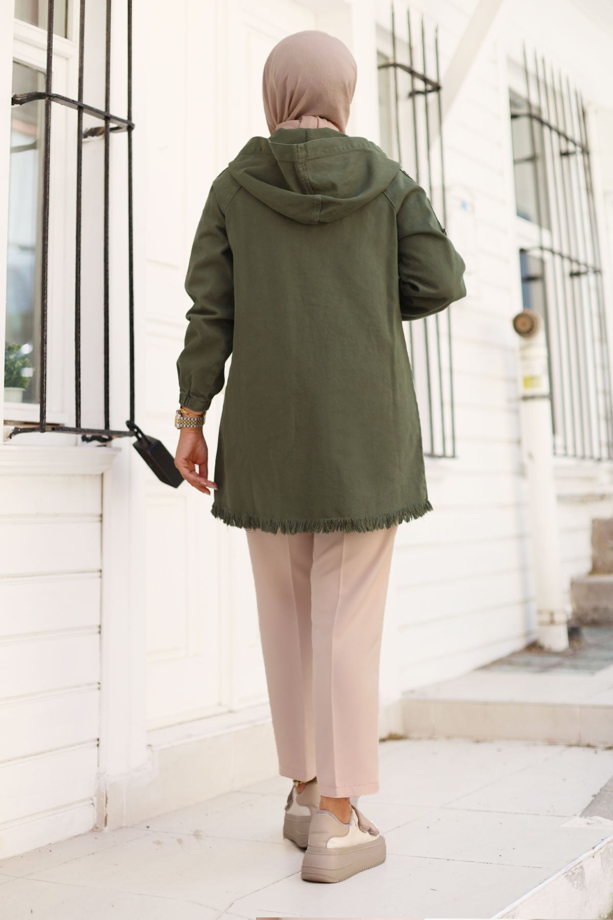 Jeansjacke kurz mit Knöpfe und Kapuze / Khaki