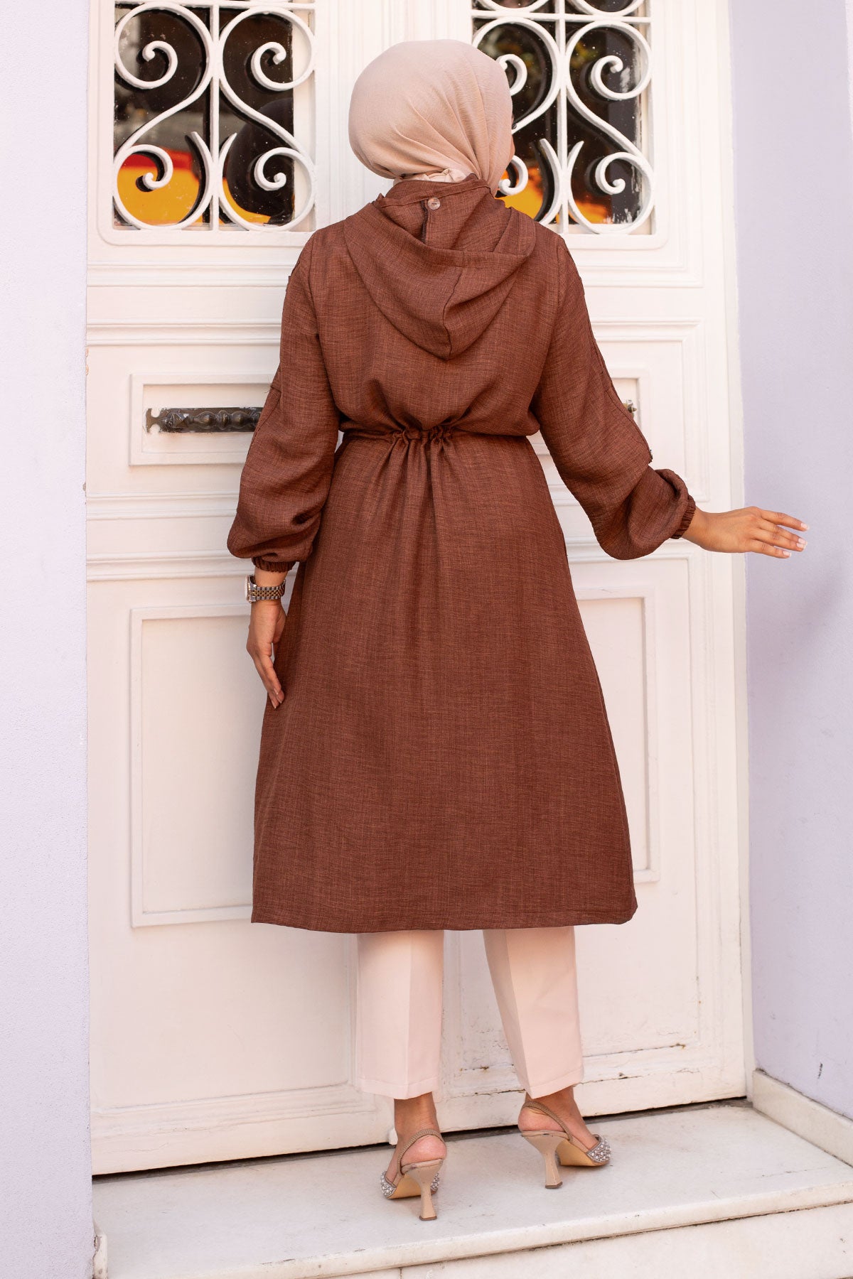 Oberteil mit Kordelzug und Kapuze / Braun