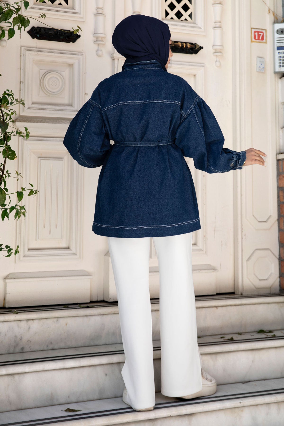 Jeansjacke mit Bindegürtel / Dunkel Jeans