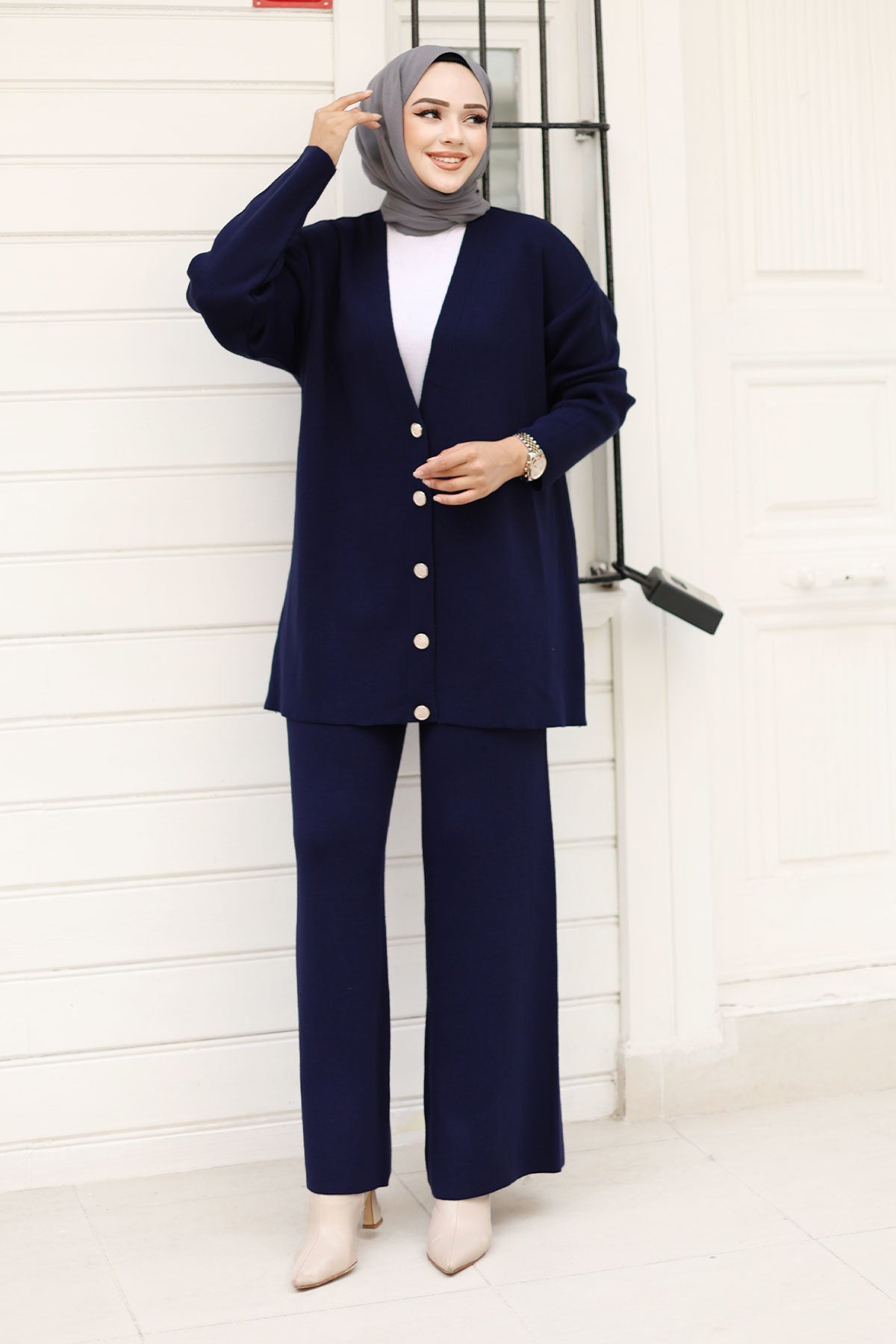 Strick-Cardigan-Anzug mit Steinknöpfen / Navy Blau