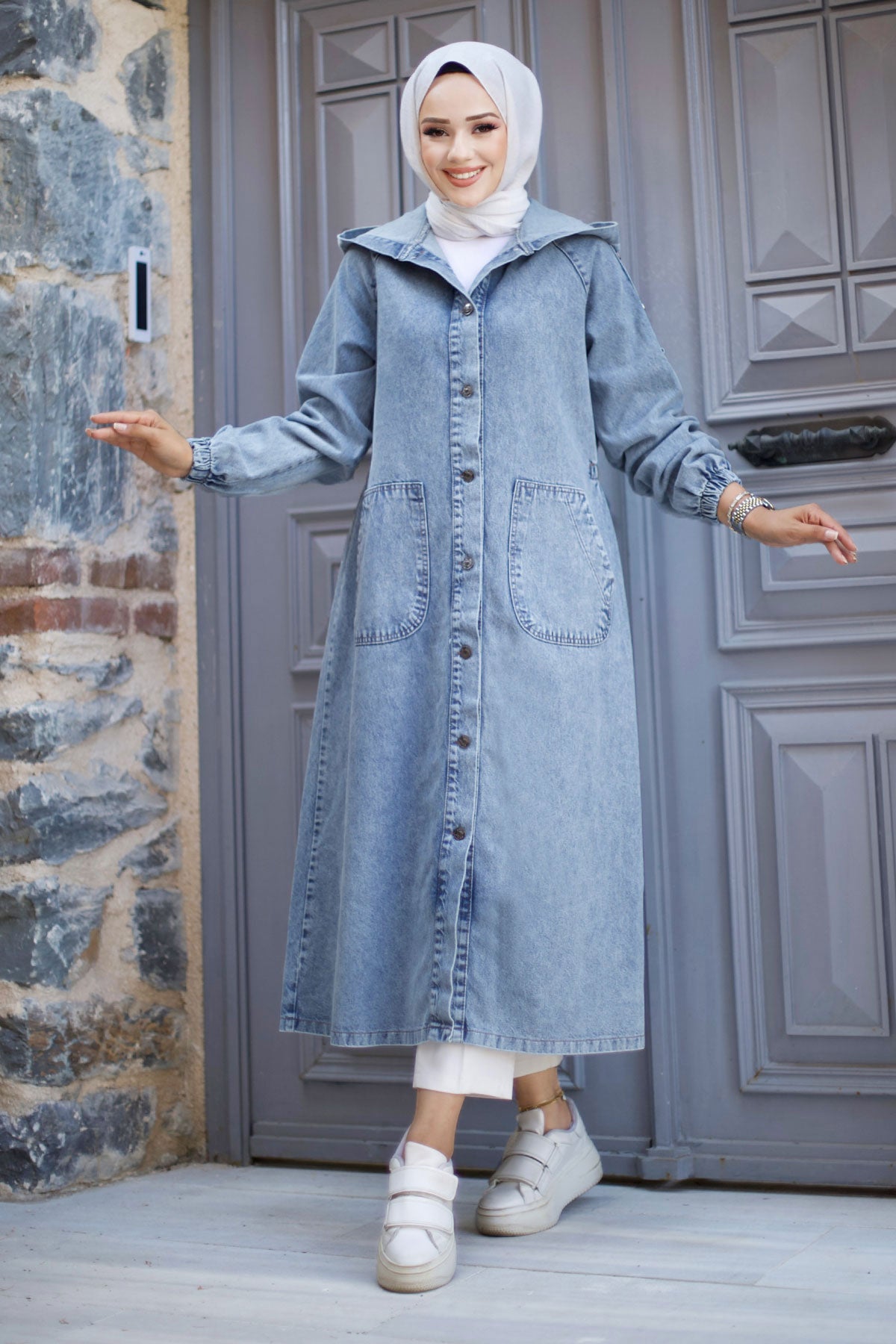 Jeansjacke lang mit Knöpfen und Kapuze / Jeans