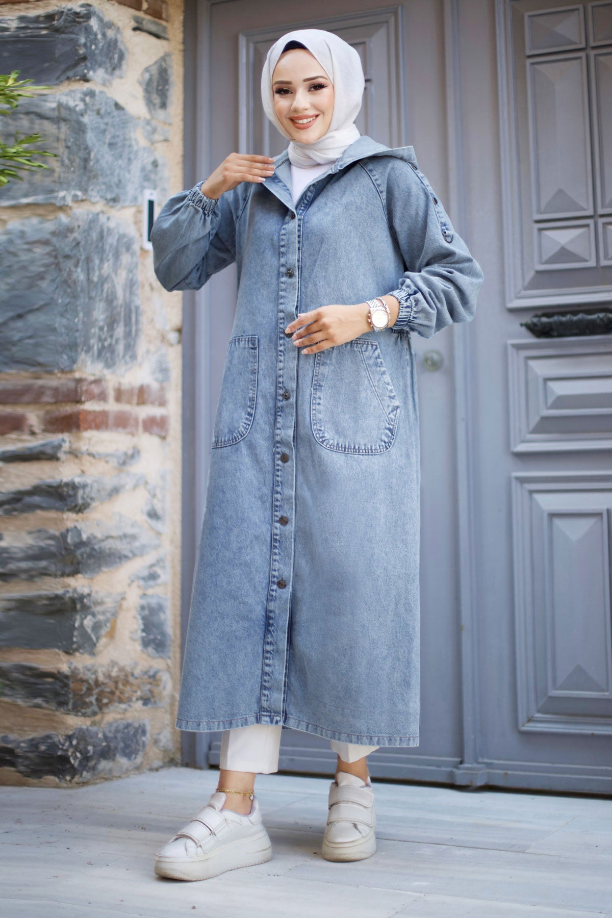 Jeansjacke lang mit Knöpfen und Kapuze / Jeans