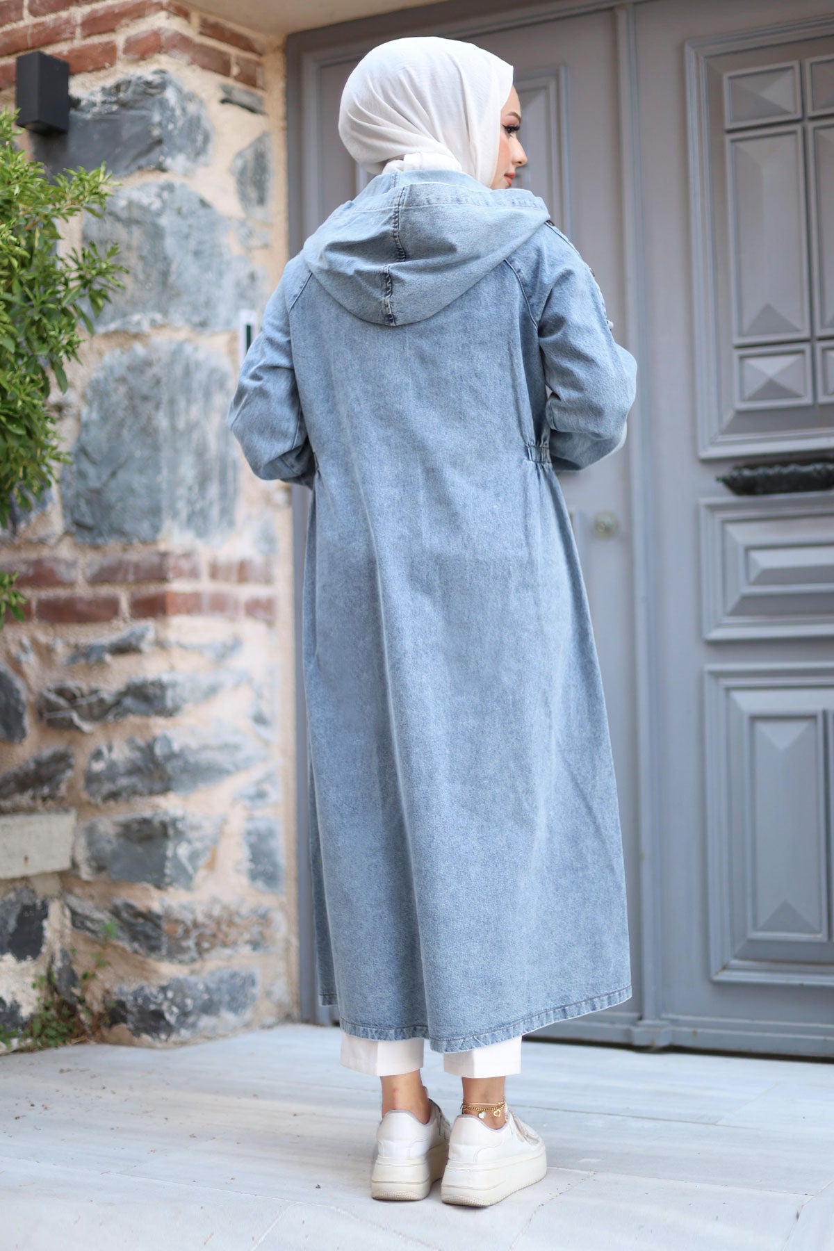 Jeansjacke lang mit Knöpfen und Kapuze / Jeans