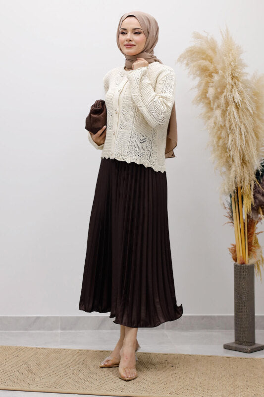 Strickjacke kurz mit Strickmuster und Knöpfen / Beige