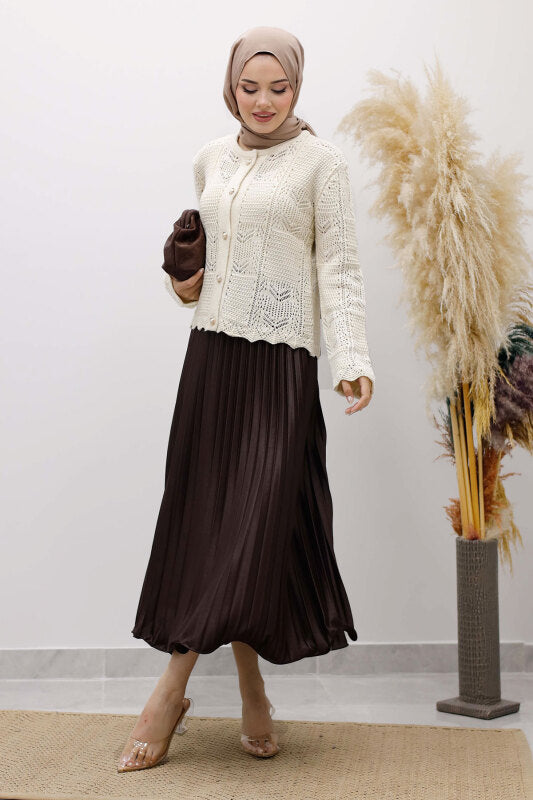 Strickjacke kurz mit Strickmuster und Knöpfen / Beige