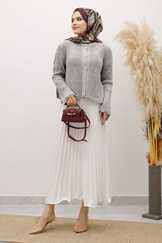 Strickjacke kurz mit Strickmuster und Knöpfen / Grau