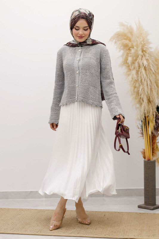 Strickjacke kurz mit Strickmuster und Knöpfen / Grau