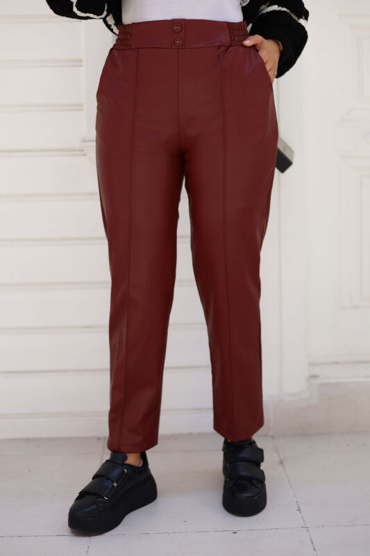 Bundfaltenlederhose mit Knöpfen und Taschen / Bordeaux