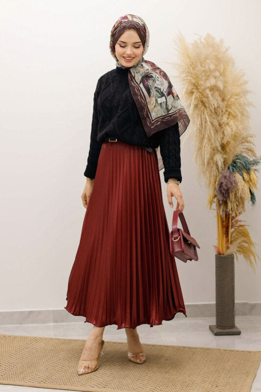 Strickpullover mit Flechtmuster / Schwarz