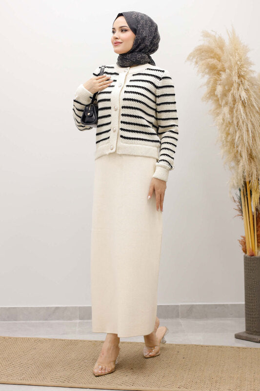 Strickjacke gestreift mit Knöpfen / Beige