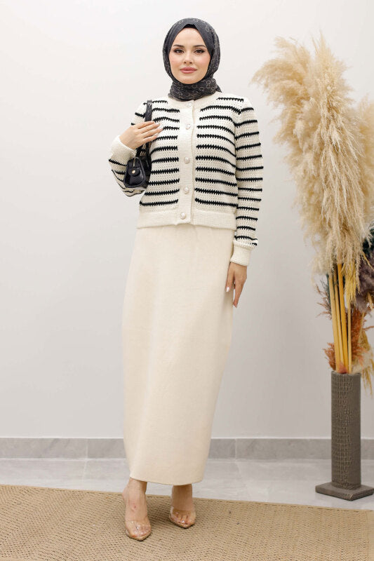 Strickjacke gestreift mit Knöpfen / Beige
