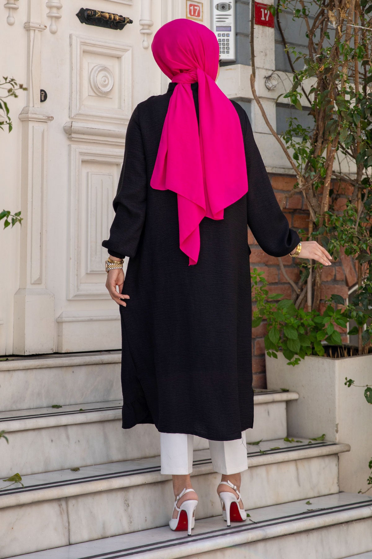 Leinentunika geknöpft mit Rüschendetail / Schwarz