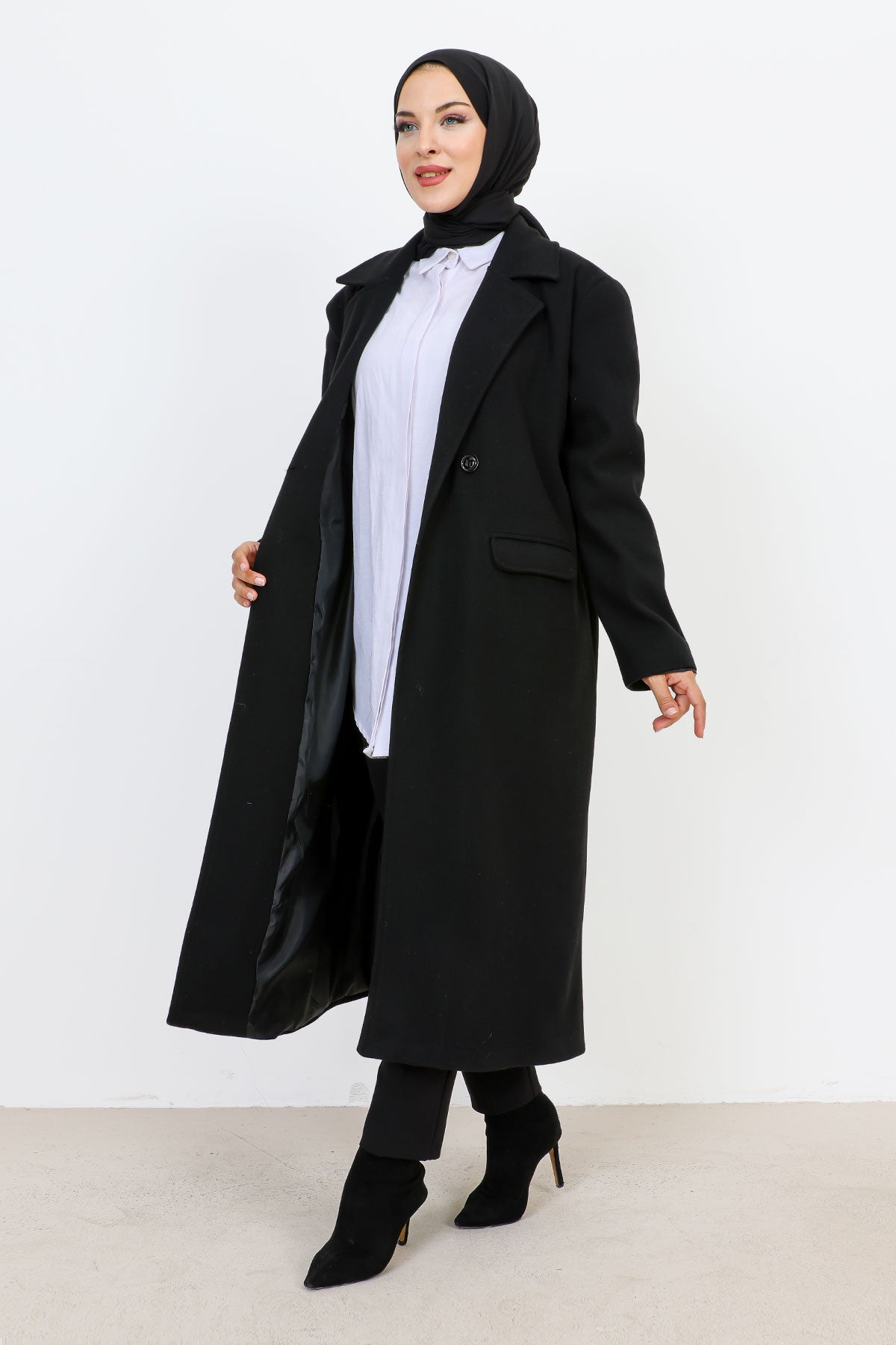 Kaschmirmantel mit Abdecktaschen / Schwarz