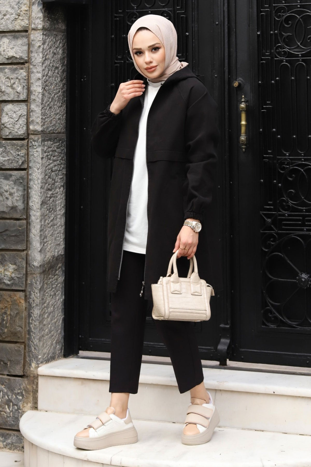 Jeansjacke mit Kapuze / Schwarz