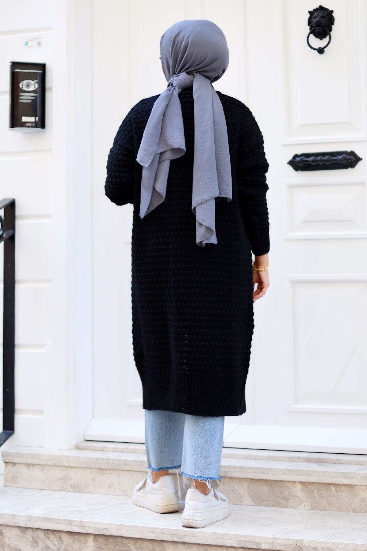 Strickjacke mit geprägtes Muster/Midilang / Schwarz