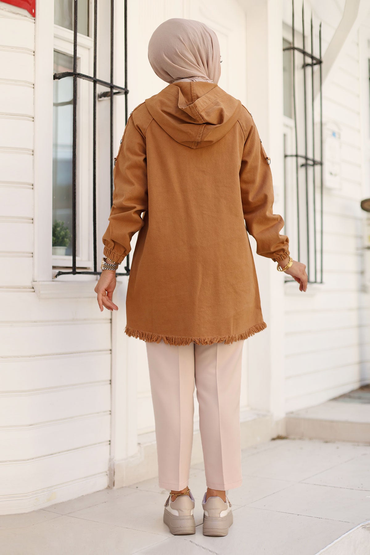 Jeansjacke kurz mit Knöpfe und Kapuze / Camel