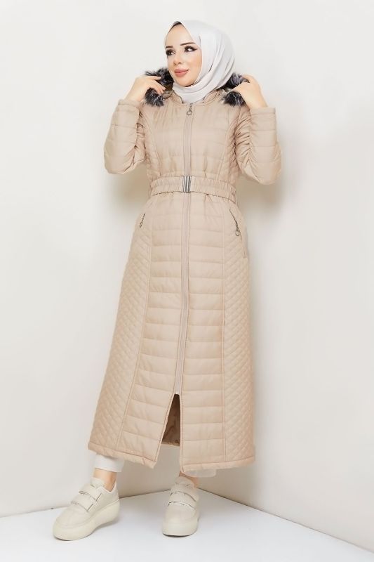 Puffer-Jacke mit Pelzkapuze / Beige