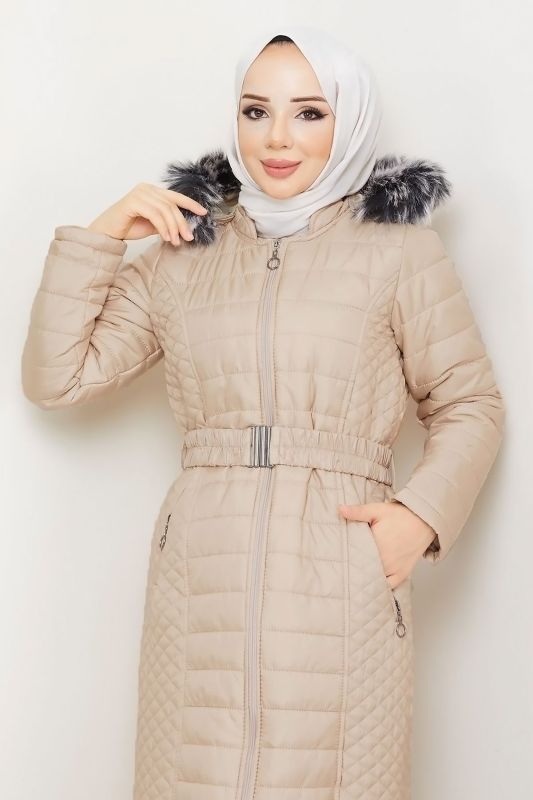 Puffer-Jacke mit Pelzkapuze / Beige