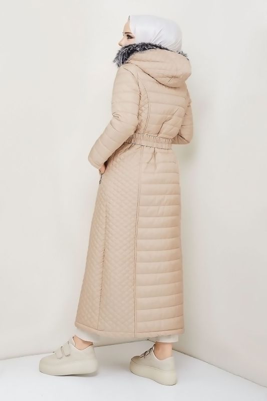 Puffer-Jacke mit Pelzkapuze / Beige