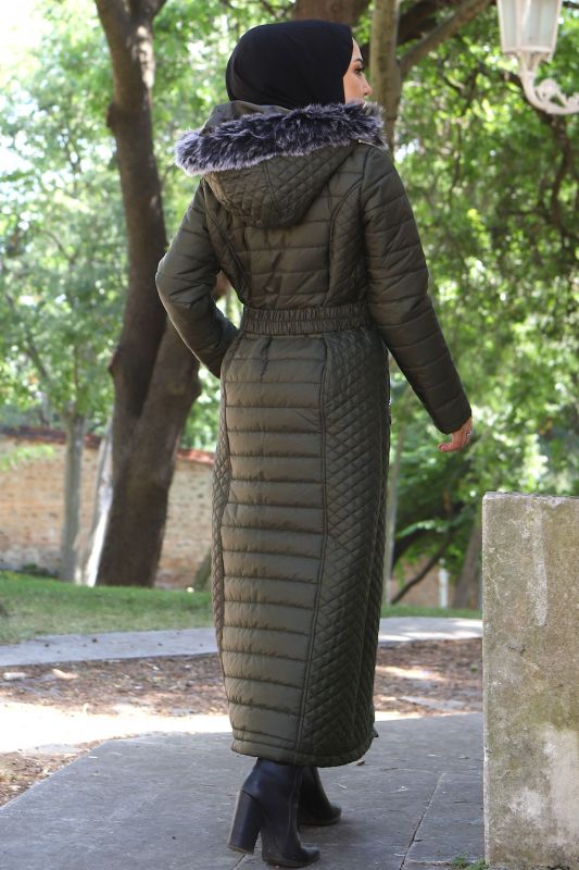 Puffer-Jacke mit Pelzkapuze / Khaki