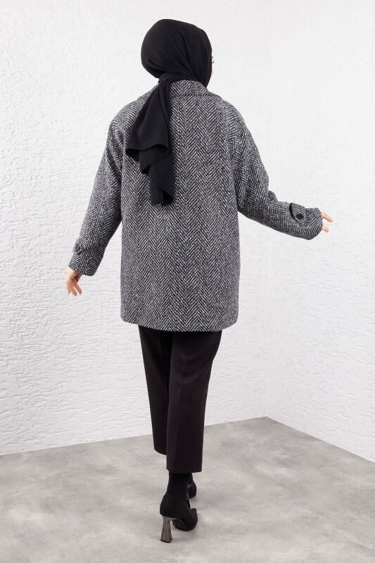 Kaschmirmantel mit Fischgrätmuster, Taschen und Knöpfe / Schwarz