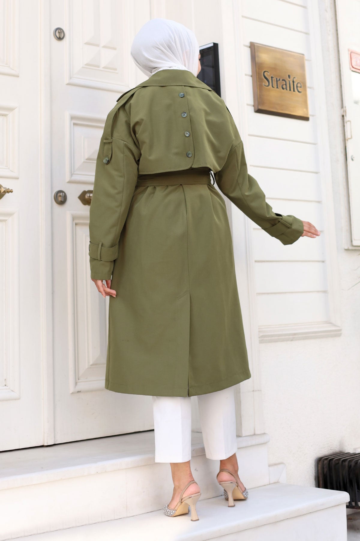 Trenchchoat mit zweireihigem Kragen und Knopfleiste / Khaki