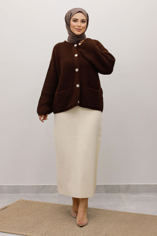 Strickjacke mit Taschen und Knöpfen / Braun